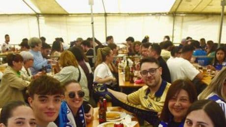 Fiesta de las peñas del Deportivo antes del partido ante el Burgos en Riazor