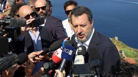 En Italie, Matteo Salvini charge à nouveau la politique d’Emmanuel Macron