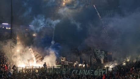 Wegen Raketen auf Schalke - Fan-Vereinigung attackiert HSV-Ultras