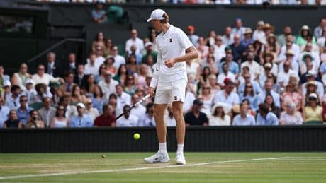 Mitten im Wimbledon-Finale - Sekt-Korken fliegt auf den Platz