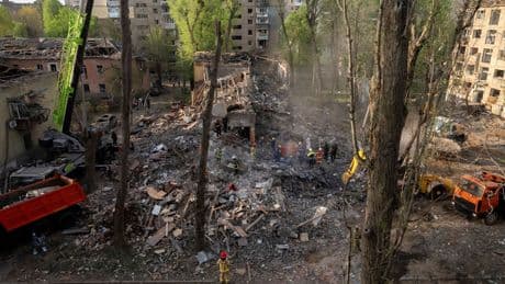 Ukraine-Krieg: Tote bei Luftangriff auf Kiew - Druck auf Selenskyj wächst