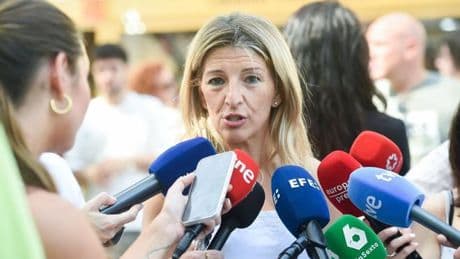 Yolanda Díaz sale a la calle a recoger firmas para la reducción de jornada sin tener atada su mayoría en el Congreso