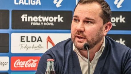 Manu Guill afronta el reto de formar una plantilla para ascender