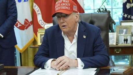 Trump minaccia la revoca delle licenze: "Abc e Nbc sono emittenti faziose"
