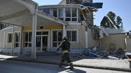 En Ukraine, l’armée russe cible délibérément les hôtels hébergeant les médias, selon RSF