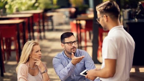 Im Restaurant: 5 Verhaltensweisen von Gästen regen Kellner unglaublich auf