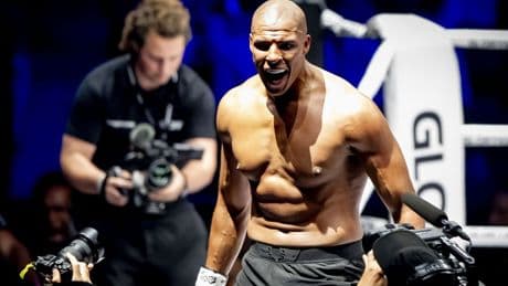 Kickbokser Rigters trapt Ben Saddik spectaculair knock-out bij zwaargewichttoernooi
