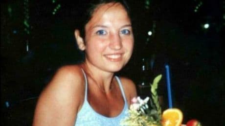 Garlasco, il tampone di Chiara Poggi analizzato dopo 18 anni: perché non è stato fatto prima? Le differenze con Yara Gambirasio