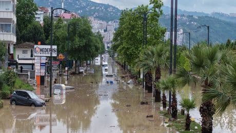 Sel, toprak kaymaları ve su taşkınları... Sağanağın boyutu gözler önüne serildi