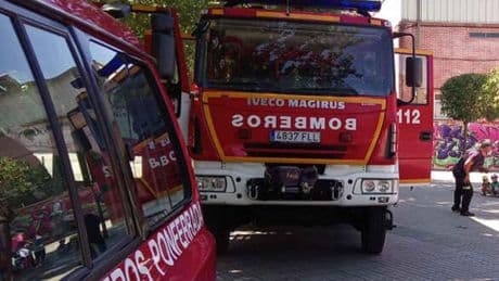 Dos personas heridas, una de ellas atrapada, tras una colisión entre dos vehículos a la altura de Ponferrada