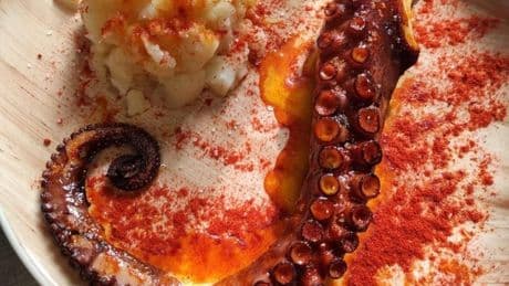 La auténtica comida gallega sin salir de Bizkaia: pulpo, volandeiras a la plancha y ternera de raza