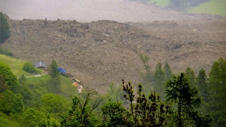 Man remains missing after a Swiss glacier collapsed and destroyed 90% of an Alpine village