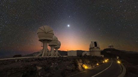 See The Moon Meet Mars As ‘Shooting Stars’ Fall: The Night Sky This Week