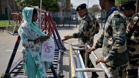 La región paquistaní de Cachemira ordena acaparar alimentos ante la amenaza de India