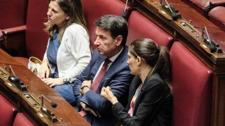 I grillini protestano ma il "bellicista" Conte firmò due volte l'aumento di spese militari