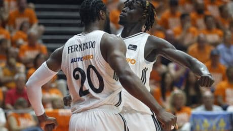 El Real Madrid más sólido doblega en el partido definitivo a Valencia Basket y se proclama campeón de la Liga Endesa