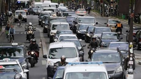 Un délai de 15 ans supplémentaires: BMW veut repousser à 2050 l'interdiction des voitures thermiques dans l'UE