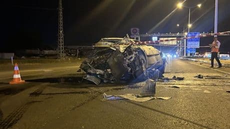 Bariyerlere çarpıp devrildi: 1 ölü, 1 yaralı