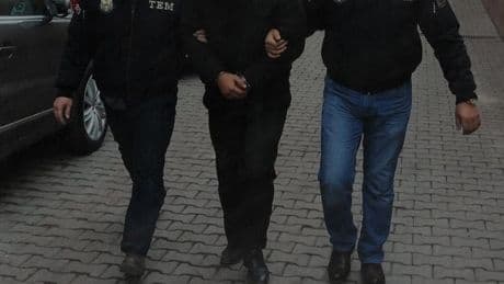 Tartıştığı 2 arkadaşını öldürdü, polise teslim oldu