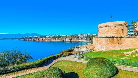 Antalya’ya giden herkes görmeli! Tam 14 metre yüksekliğinde… Antalya’nın en görkemli yapısı
