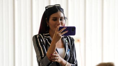 La presión en redes de la influencer Laura Loomer empuja a EE.UU. a revocar un nombramiento en Defensa