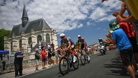 Live Tour de France: Mathieu van der Poel heeft in slotfase nog ruim halve minuut voorsprong