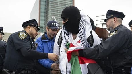 New York'ta düzenlenen Filistin'e destek gösterisine yeni mezun öğrenciler de katıldı