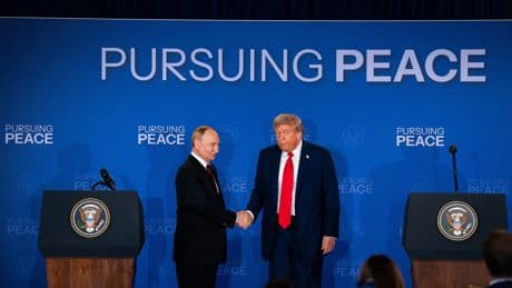 Trump: Zelenski puede acabar la guerra "casi de inmediato" si renuncia a Crimea y la OTAN