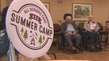 Winnipeg seniors relive childhood memories through ‘summer camp’