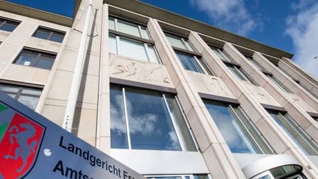 Bestechungsskandal an Uni Duisburg-Essen: Noten manipuliert – Ex-Sekretärin und Komplize zu Haftstrafen verurteilt