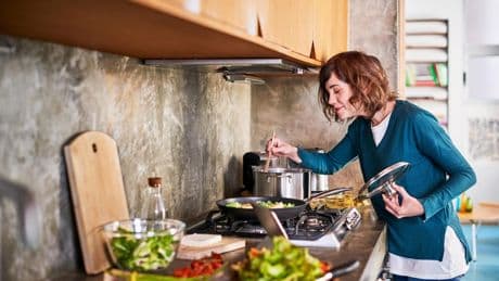 Abnehmen: Was sättigt abends am besten? Rezepte und Tipps