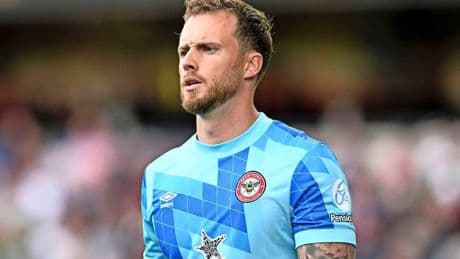 Erik ten Hag wil doelman Mark Flekken naar Bayer Leverkusen halen