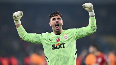 Günay Güvenç, Galatasaray'da güven verdi! Kritik kurtarışlarıyla maça damga vurdu