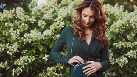 La tendencia más mini (y viral) de la temporada: así se llevan los bolsos XXS esta primavera