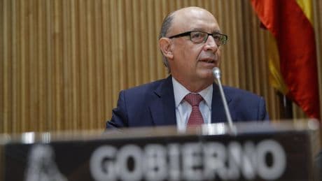 El despacho que fundó Montoro pide anular la "opaca" causa en la que están investigados el exministro y el bufete