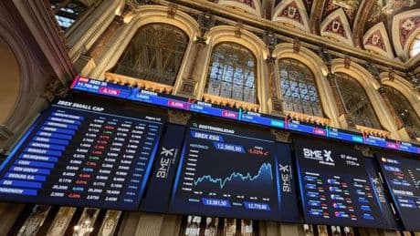El Ibex cierra con una leve caída tras el recorte de tipos del BCE y suma su mejor semana desde 2022