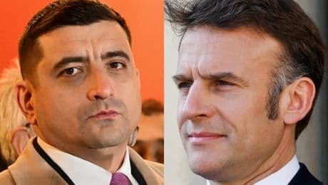 Présidentielle en Roumanie: Macron dénonce des "ingérences", le candidat nationaliste Simion l'accuse de "tendances dictatoriales"