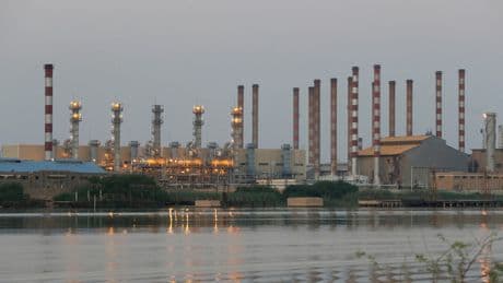 Carburants : faut-il craindre une flambée des prix à la pompe après les frappes israéliennes en Iran ?