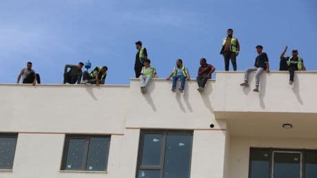 Adıyaman'da maaşlarını alamayan inşaat işçilerinden eylem