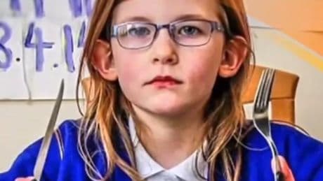 La niña británica que no siente dolor ni hambre por una mutación genética única en el mundo