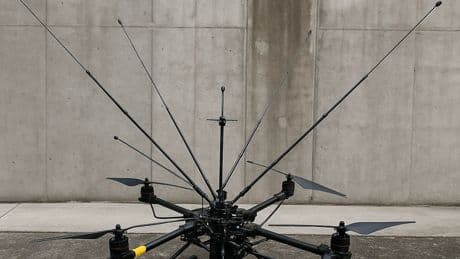 Unos investigadores desarrollan un dron capaz de atraer rayos para prevenir desastres naturales
