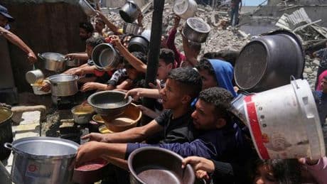 Lage im Überblick: Erste Hilfsgüter erreichen Gaza - Kämpfe gehen weiter