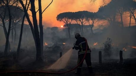 Var: risque sévère d'incendie dans deux massifs, l'accès déconseillé ce mardi