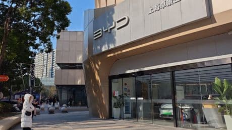 Levé à 4 heures, lits sans matelas, gardes armés... Le constructeur chinois BYD poursuivi au Brésil pour esclavage moderne présumé