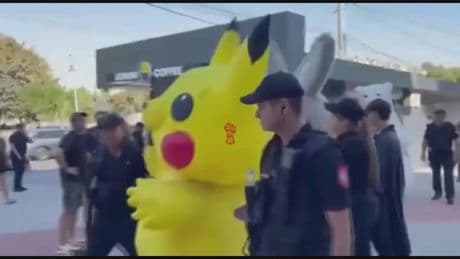 Pikachu Moldova'da gözaltına alındı