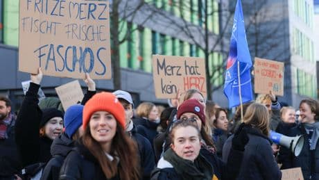 Migrationspolitik | Verfeindete Lager