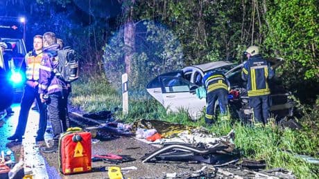 Verkehr: Drei Menschen sterben bei Frontalzusammenstoß