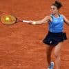 VIDEO. Roland-Garros 2025 : Jasmine Paolini, finaliste sortante, se fait très peur mais se qualifie pour le deuxième tour