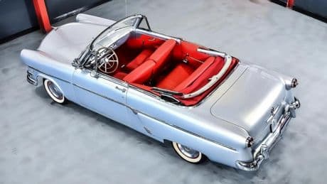 El Ford descapotable de los años 50 que es pura historia sobre ruedas