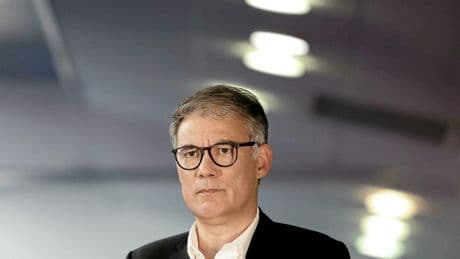 « Ils ne peuvent pas sauver un type qui se suicide » : pourquoi le PS veut laisser Bayrou chuter